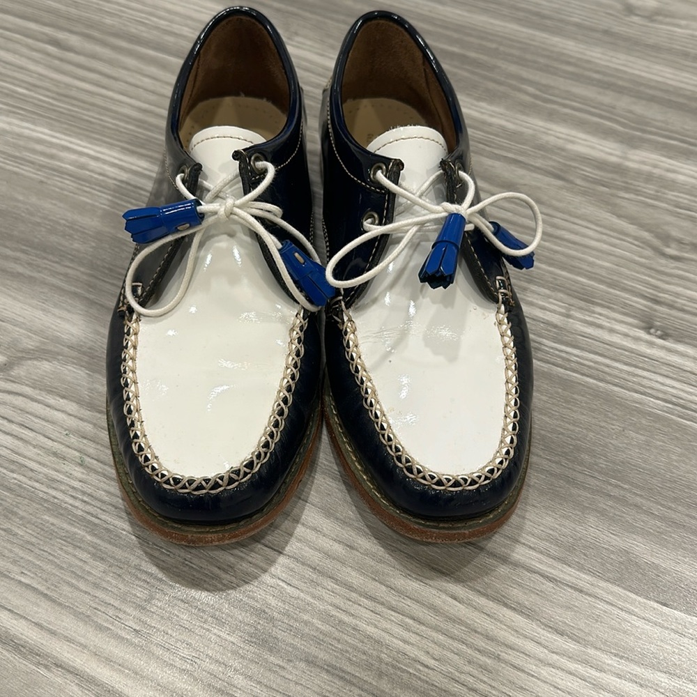 Women’s Weejuns patent leather loafers two tone with tassels